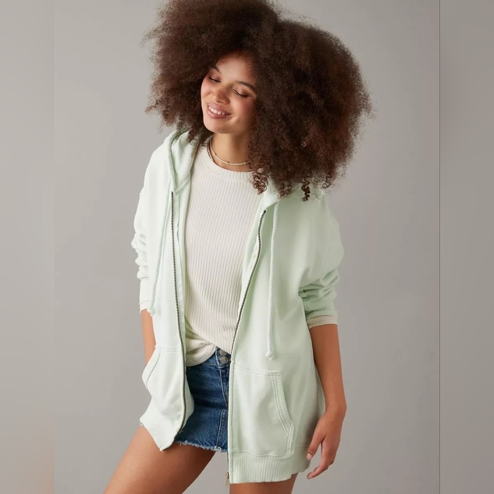 Springy mint green American Eagle zip up hooded sweatshirt